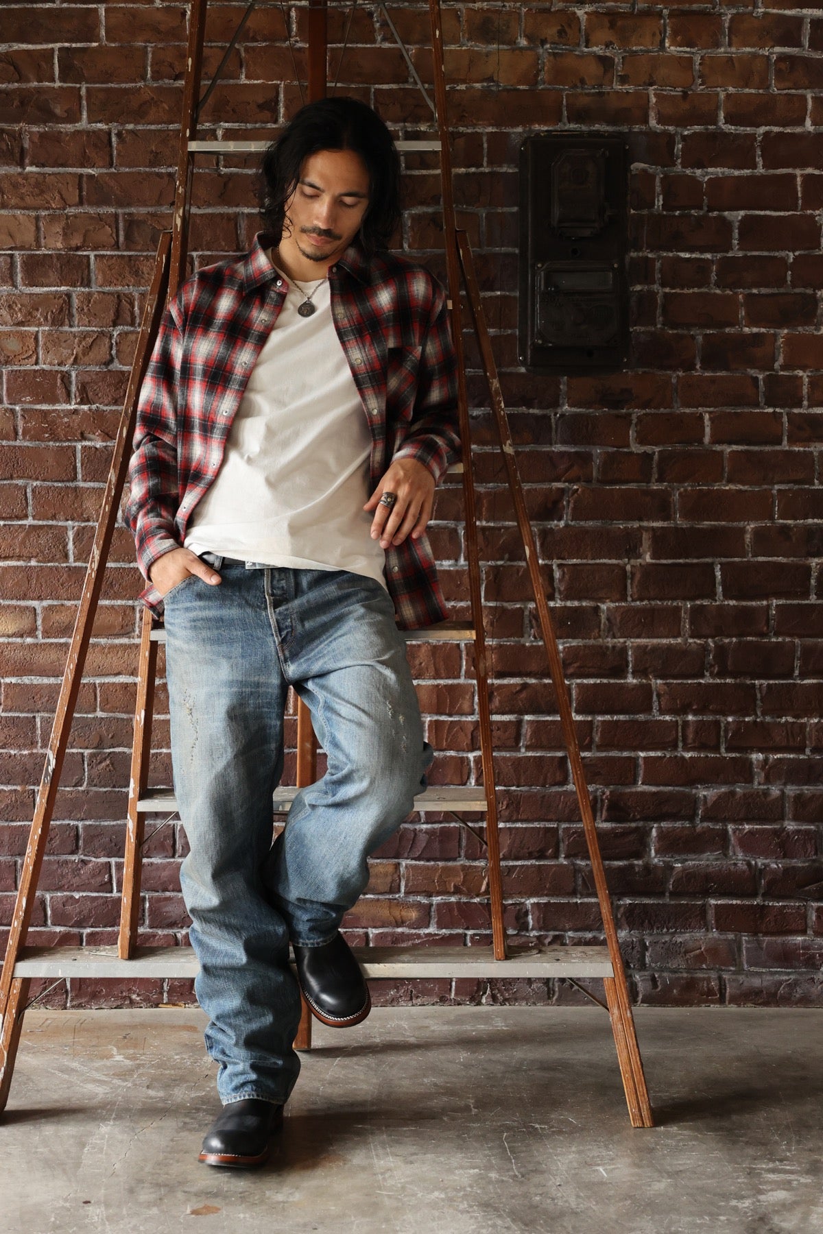 FADED INDIGO DENIM STRAIGHT PANTS