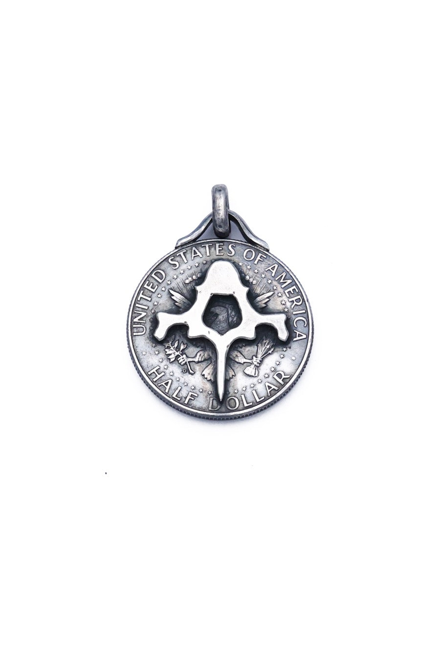 P.B.D. × BACKBONE BB ICON COIN PENDANT-TOP