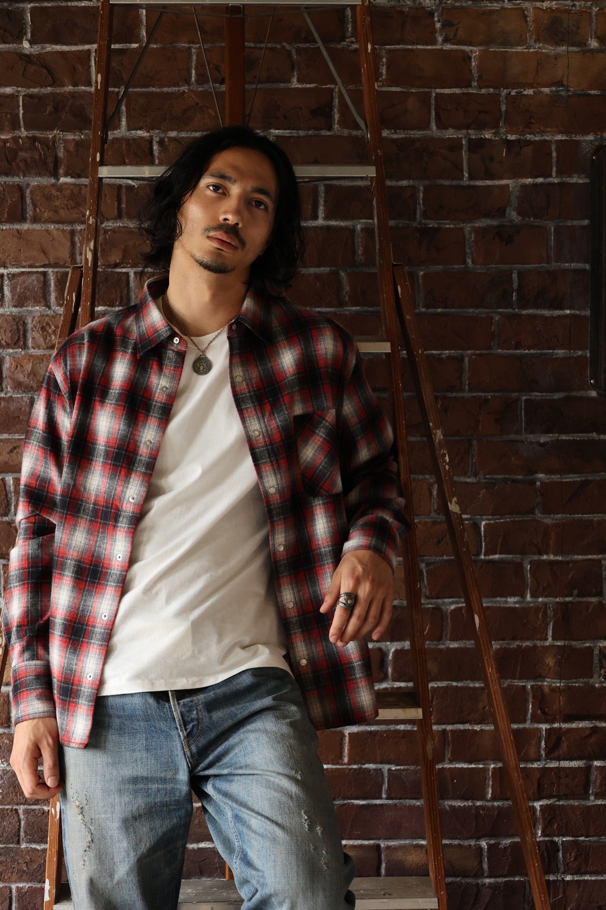 FADED INDIGO DENIM STRAIGHT PANTS