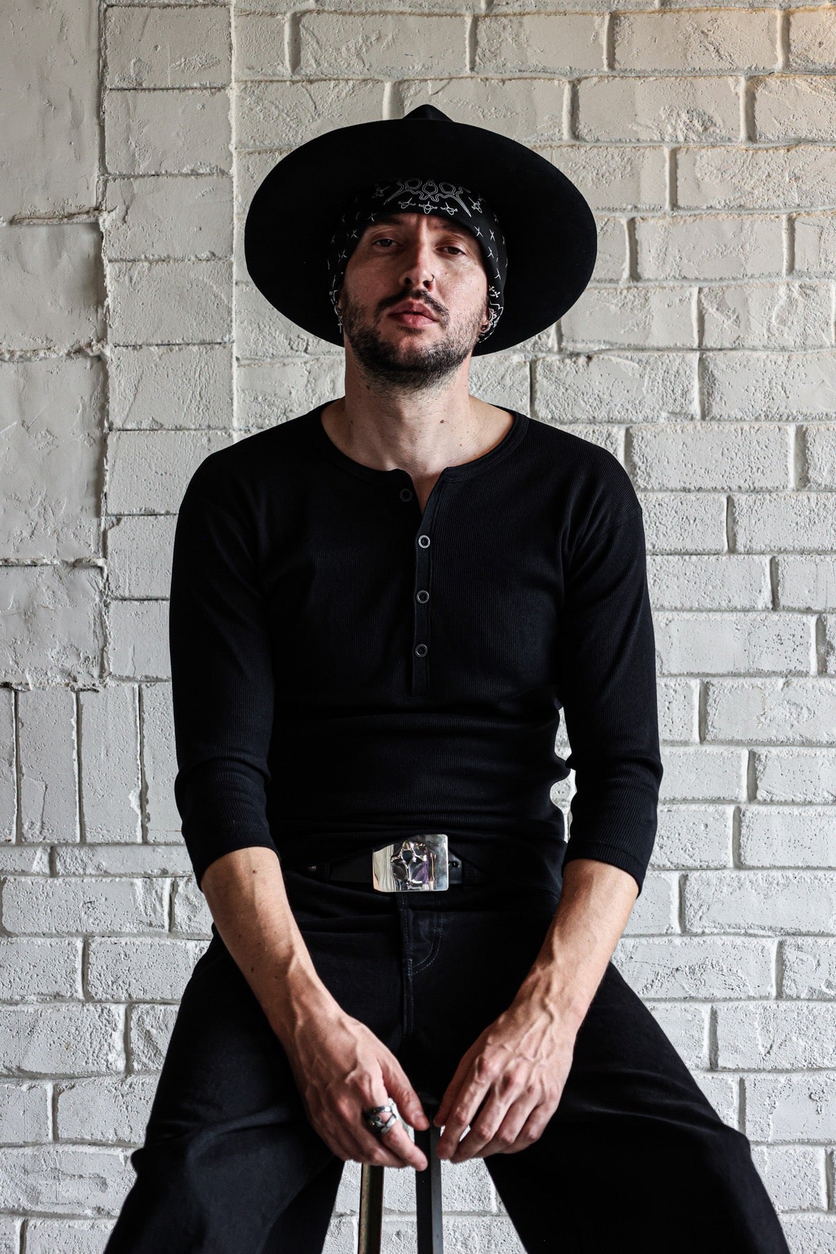 HENLY NECK BLACK