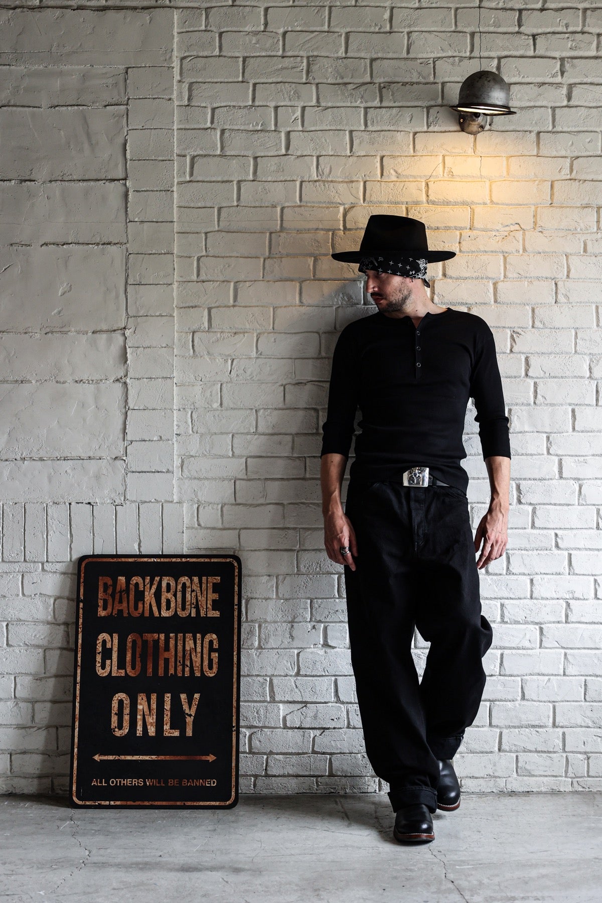 HENLY NECK BLACK
