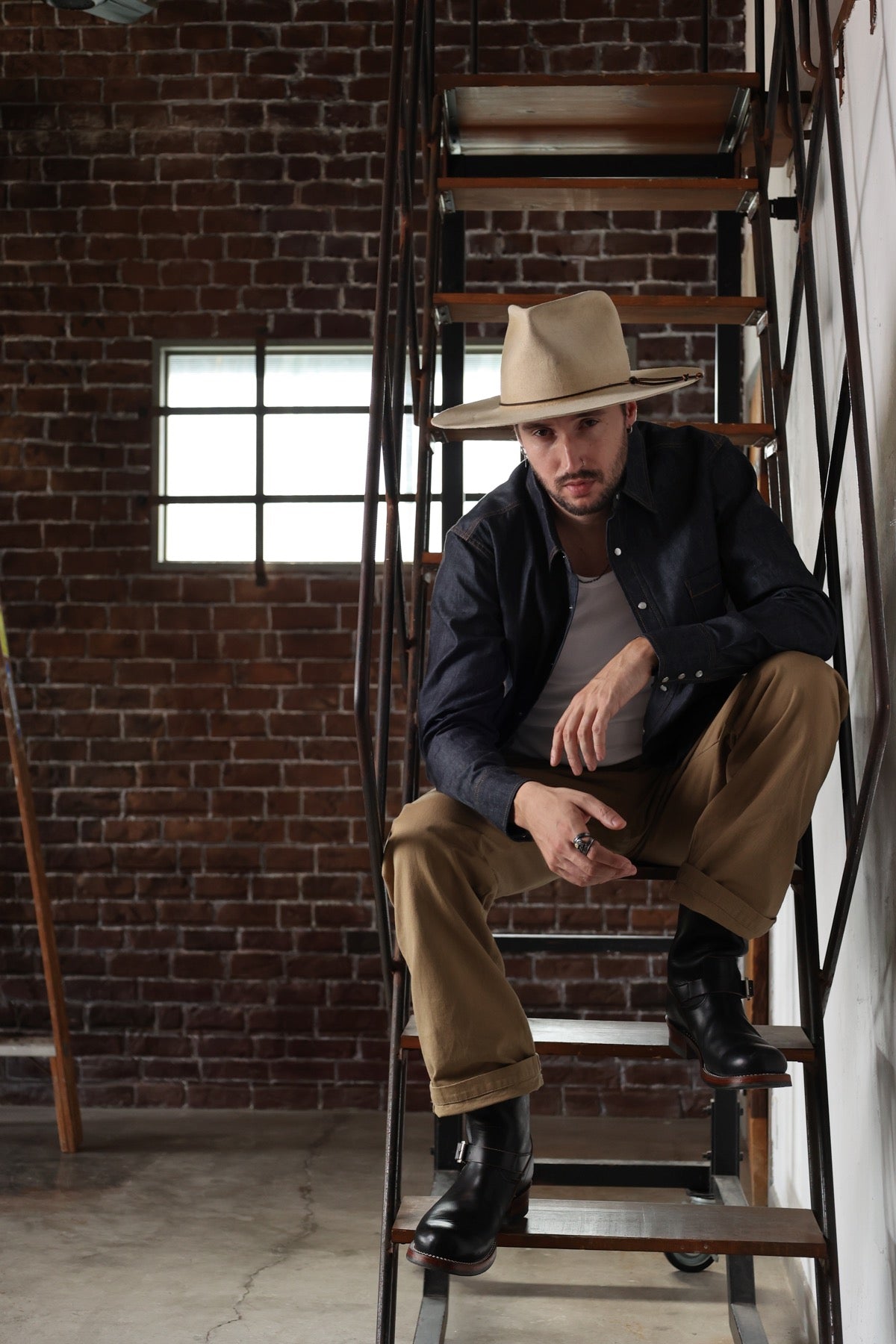 CHINO STRAIGHT PANTS